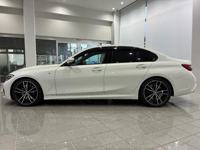 ３シリーズ ３３０ｉ　Ｍスポーツ　ファストトラックＰ　レザーシート　フルセグＴＶチューナー　パワーリアゲート　ＬＥＤヘッドライト　１９インチアルミホイール　ＡＣＣ　ＥＴＣ（4枚目）