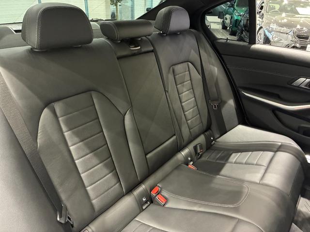 ３シリーズ ３３０ｉ　Ｍスポーツ　ファストトラックＰ　レザーシート　フルセグＴＶチューナー　パワーリアゲート　ＬＥＤヘッドライト　１９インチアルミホイール　ＡＣＣ　ＥＴＣ（22枚目）