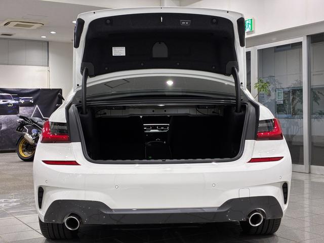 ３シリーズ ３３０ｉ　Ｍスポーツ　ファストトラックＰ　レザーシート　フルセグＴＶチューナー　パワーリアゲート　ＬＥＤヘッドライト　１９インチアルミホイール　ＡＣＣ　ＥＴＣ（36枚目）