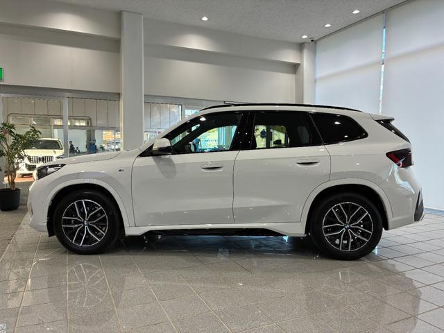 納車前点検では１００項目にも上るポイントを徹底的にチェック。エンジン、トランスミッション、電気系統やコンピュータ・システムなども詳細に点検。ＢＭＷ純正部品だけを使用し整備致します。