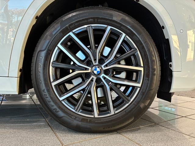 純正アルミホイールは、足周りの軽量化、ブレーキの冷却にも大変優れ、気持ちの良いクルージングを演出してくれます。