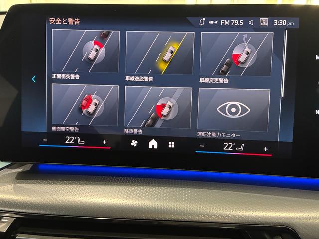 衝突被害軽減ブレーキと車線逸脱警告がついています。