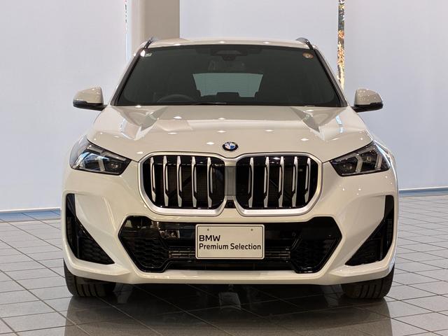 ＬＥＤライトは太陽光の特性に近く優れた視認性を発揮します。光軸調整も自動で行います。