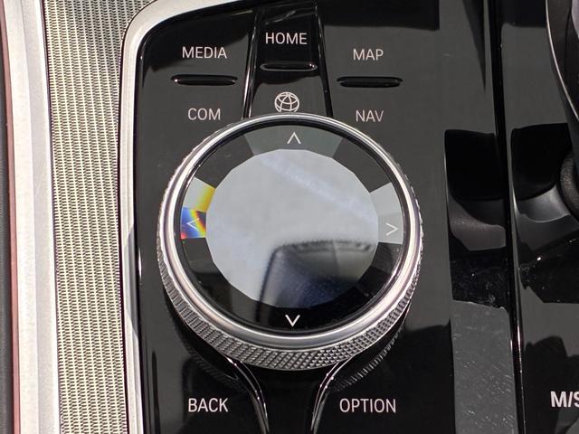 8シリーズ M850i xDrive グランクーペ 全国2年保証 Mパフォーマンスパッケージ ガラスサンルーフ フルセグTVチューナー B&Wスピーカー レザーシート パワーリアゲート LEDヘッドライト 19インチアルミホイール ETC ACC(17枚目)