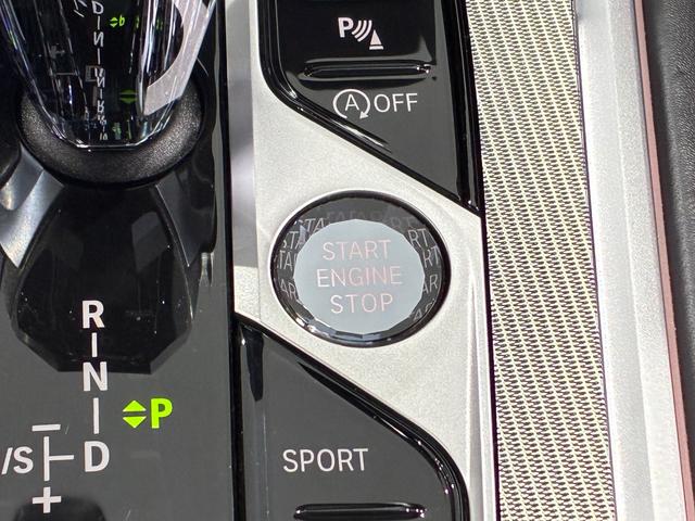 8シリーズ M850i xDrive グランクーペ 全国2年保証 Mパフォーマンスパッケージ ガラスサンルーフ フルセグTVチューナー B&Wスピーカー レザーシート パワーリアゲート LEDヘッドライト 19インチアルミホイール ETC ACC(18枚目)