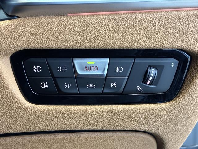 ＬＥＤライトは太陽光の特性に近く優れた視認性を発揮します。光軸調整も自動で行います。