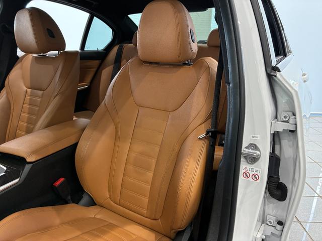シートヒーター付きです。３段階の温度調節も可能です。冬は暖房よりも先に暖まりとても重宝します。
