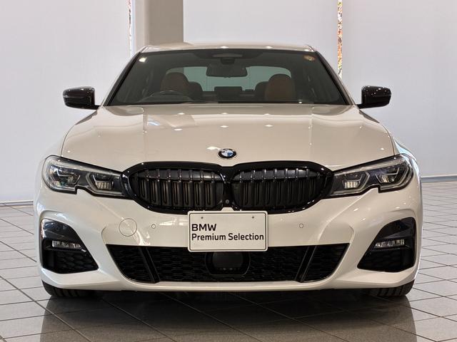 ＬＥＤライトは太陽光の特性に近く優れた視認性を発揮します。光軸調整も自動で行います。