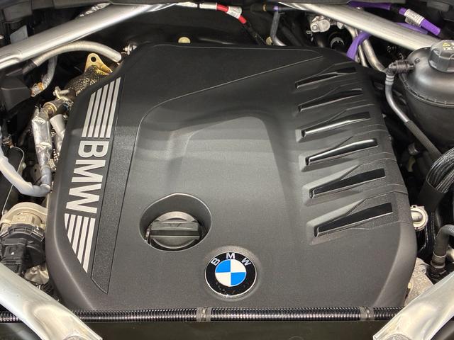 保証期間中に、もしもお車にトラブルが発生した際の緊急連絡を２４時間フリーダイアルでお受けいたします。応急処置のアドバイスのみならず、出張修理やレッカーなどの手配、代替交通手段の確保も行います。