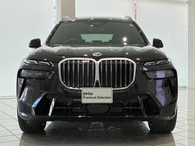 ＬＥＤライトは太陽光の特性に近く優れた視認性を発揮します。光軸調整も自動で行います。