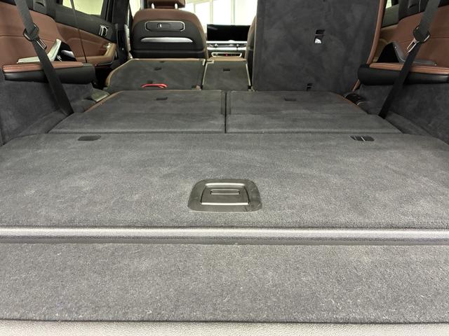 奥深いトランクルーム！たくさんの荷物が綺麗に収納出来ます。後部座席を前方に倒すとさらにスペースが確保できるトランクスルーもございます。
