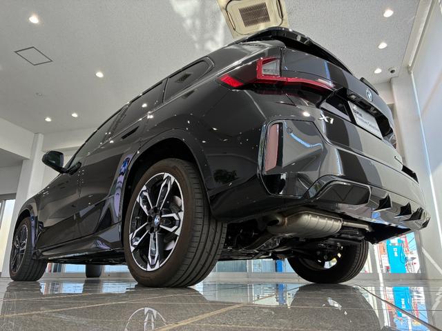 Ｘ１ ｘＤｒｉｖｅ　２０ｄ　Ｍスポーツ　全国２年保証　　パワーリアゲート　ＬＥＤヘッドライト　１９インチアルミホイール　ＥＴＣ　ＡＣＣ（6枚目）