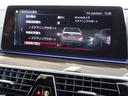 衝突被害軽減ブレーキと車線逸脱警告がついています。さらにレーンアシストも!