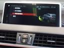 衝突被害軽減ブレーキと車線逸脱警告がついています。