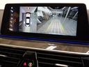 リヤビューカメラはガイドライン付き ハンドル操作に応じて進行方向を示してくれます。車庫入れもスムーズです。