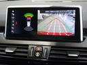 リヤビューカメラはガイドライン付き ハンドル操作に応じて進行方向を示してくれます。車庫入れもスムーズです。