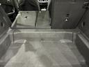 奥深いトランクルーム！たくさんの荷物が綺麗に収納出来ます。後部座席を前方に倒すとさらにスペースが確保できるトランクスルーもございます。