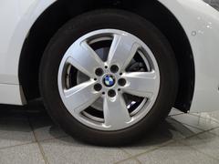 純正アルミホイールは、足周りの軽量化、ブレーキの冷却にも大変優れ、気持ちの良いクルージングを演出してくれます。 6