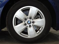 純正アルミホイールは、足周りの軽量化、ブレーキの冷却にも大変優れ、気持ちの良いクルージングを演出してくれます。 6