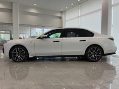 納車前点検では１００項目にも上るポイントを徹底的にチェック。エンジン、トランスミッション、電気系統やコンピュータ・システムなども詳細に点検。ＢＭＷ純正部品だけを使用し整備致します。 5