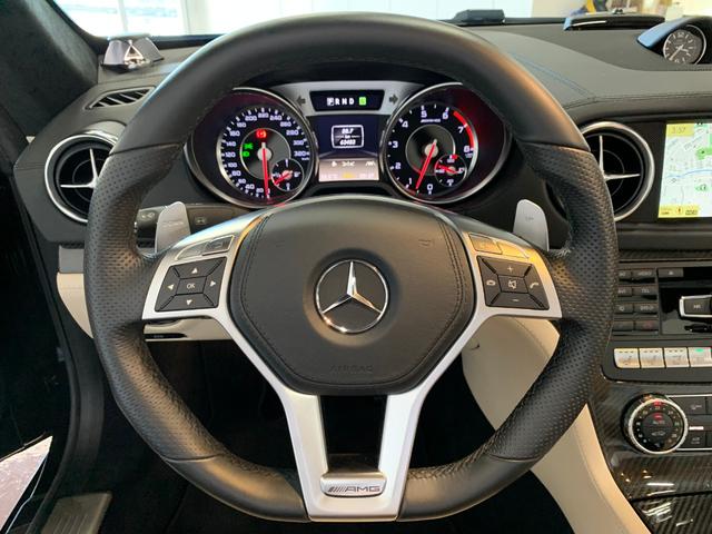 SL63 AMG ディーラー車 左ハンドル ホワイトレザー バリオルーフ AMG19AW 純正ナビ バックカメラ フルセグ対応 Pセンサー マジックスカイルーフ ETC キセノン エアスカーフ カーボン内装(8枚目)