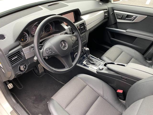 GLK300 4マチック ディーラー車 スポーツインテリアPKG 左ハンドル ブラックハーフレザー 純正HDDナビ 純正19AW シートヒーター バックカメラ パワーゲート サイドカメラ ブルートゥース接続 Pセンサー ETC(6枚目)