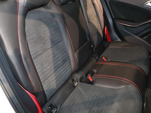 GLA180 スポーツホワイト&ブラックエディション レーダーセーフティPkg 限定車(11枚目)