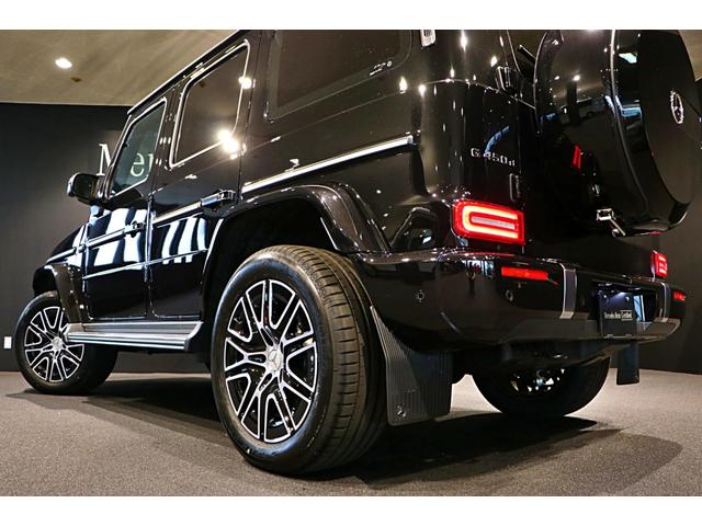 Ｇクラス Ｇ４５０ｄ　ＡＭＧラインパッケージ　ＭＡＮＵＦＡＫＴＵＲプログラム　ロゴパッケージ　ボディ同色スペアタイヤリング（4枚目）