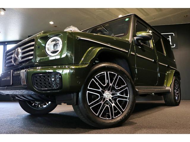 Ｇクラス Ｇ４５０ｄ　ＡＭＧラインパッケージ　ＭＡＮＵＦＡＫＴＵＲプログラムプラス　ロゴパッケージ　ボディ同色スペアタイヤリング　ツートンカラーステアリング　ウッドインテリアトリム（3枚目）