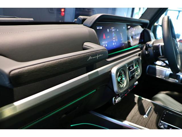 Ｇクラス Ｇ４５０ｄ　ＡＭＧラインパッケージ　ＭＡＮＵＦＡＫＴＵＲプログラムプラス　ロゴパッケージ　ボディ同色スペアタイヤリング　ツートンカラーステアリング　ウッドインテリアトリム（30枚目）