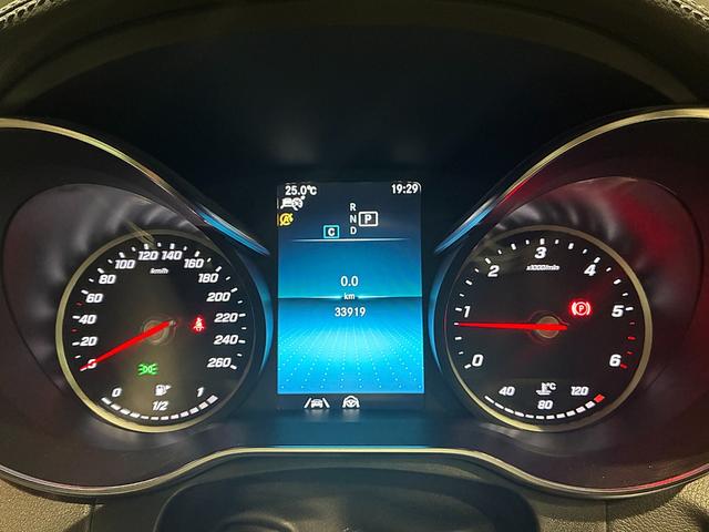 ＧＬＣ ＧＬＣ２２０ｄ　４マチック　ＡＭＧライン　パノラミックスライディングルーフ　６４色アンビエントライト　後期モデル　ＭＢＵＸ（11枚目）