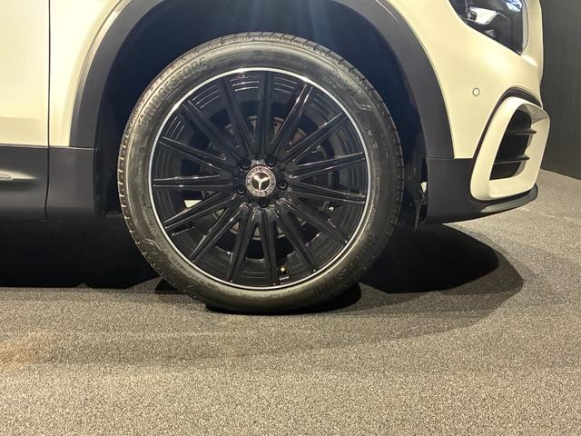 ＧＬＢ ＧＬＢ２００ｄ　４マチック　アーバンスターズ　パノラミックスライディングルーフ　本革シート　２０インチＡＭＧアルミホイール　６４色アンビエントライト　３６０°カメラ　フットトランクオープナー　ＡＭＧライン　ＭＢＵＸ　ＡＲナビ（10枚目）