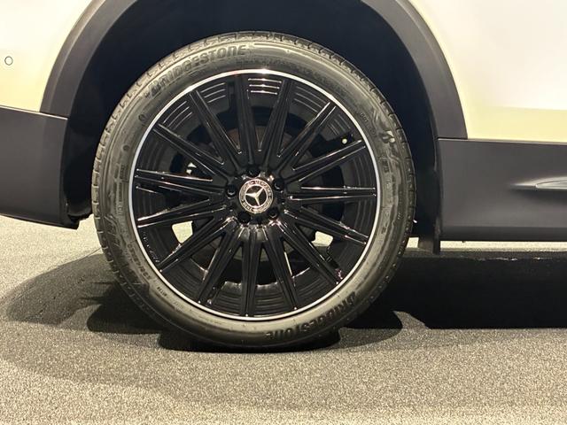 ＧＬＢ ＧＬＢ２００ｄ　４マチック　アーバンスターズ　パノラミックスライディングルーフ　本革シート　２０インチＡＭＧアルミホイール　６４色アンビエントライト　３６０°カメラ　フットトランクオープナー　ＡＭＧライン　ＭＢＵＸ　ＡＲナビ（11枚目）