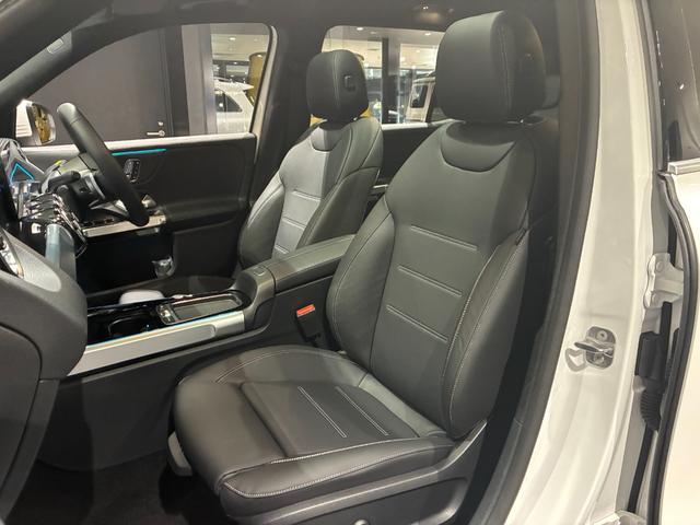 ＧＬＢ ＧＬＢ２００ｄ　４マチック　アーバンスターズ　パノラミックスライディングルーフ　本革シート　２０インチＡＭＧアルミホイール　６４色アンビエントライト　３６０°カメラ　フットトランクオープナー　ＡＭＧライン　ＭＢＵＸ　ＡＲナビ（22枚目）