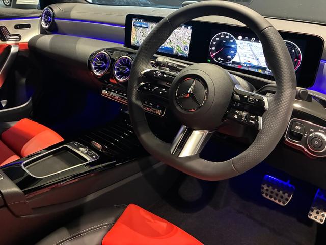 ＣＬＡクラス シューティングブレーク ＣＬＡ２００ｄシューティングブレークアーバンスターズ　本革シート（レッドペッパーブラック）　マルチビームＬＥＤヘッドライト　３６０°カメラシステム　スポーティエンジンサウンド　フットトランクオープナー　１９インチＡＭＧブラックアルミホイール　ＭＢＵＸ（13枚目）