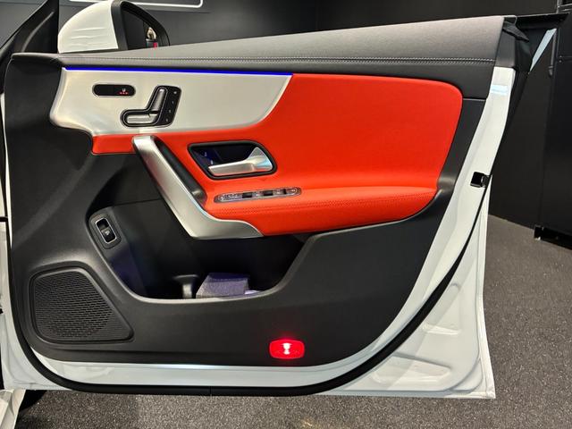 ＣＬＡクラス シューティングブレーク ＣＬＡ２００ｄシューティングブレークアーバンスターズ　本革シート（レッドペッパーブラック）　マルチビームＬＥＤヘッドライト　３６０°カメラシステム　スポーティエンジンサウンド　フットトランクオープナー　１９インチＡＭＧブラックアルミホイール　ＭＢＵＸ（16枚目）