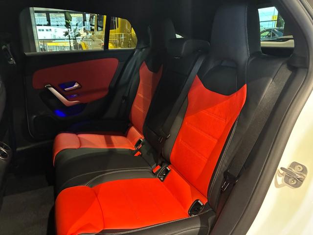 ＣＬＡクラス シューティングブレーク ＣＬＡ２００ｄシューティングブレークアーバンスターズ　本革シート（レッドペッパーブラック）　マルチビームＬＥＤヘッドライト　３６０°カメラシステム　スポーティエンジンサウンド　フットトランクオープナー　１９インチＡＭＧブラックアルミホイール　ＭＢＵＸ（20枚目）