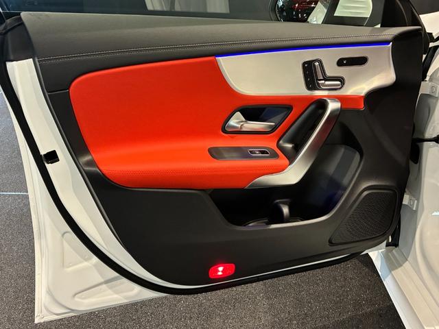 ＣＬＡクラス シューティングブレーク ＣＬＡ２００ｄシューティングブレークアーバンスターズ　本革シート（レッドペッパーブラック）　マルチビームＬＥＤヘッドライト　３６０°カメラシステム　スポーティエンジンサウンド　フットトランクオープナー　１９インチＡＭＧブラックアルミホイール　ＭＢＵＸ（23枚目）