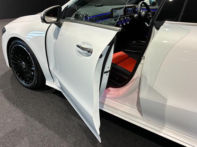 ＣＬＡクラス シューティングブレーク ＣＬＡ２００ｄシューティングブレークアーバンスターズ　本革シート（レッドペッパーブラック）　マルチビームＬＥＤヘッドライト　３６０°カメラシステム　スポーティエンジンサウンド　フットトランクオープナー　１９インチＡＭＧブラックアルミホイール　ＭＢＵＸ（28枚目）