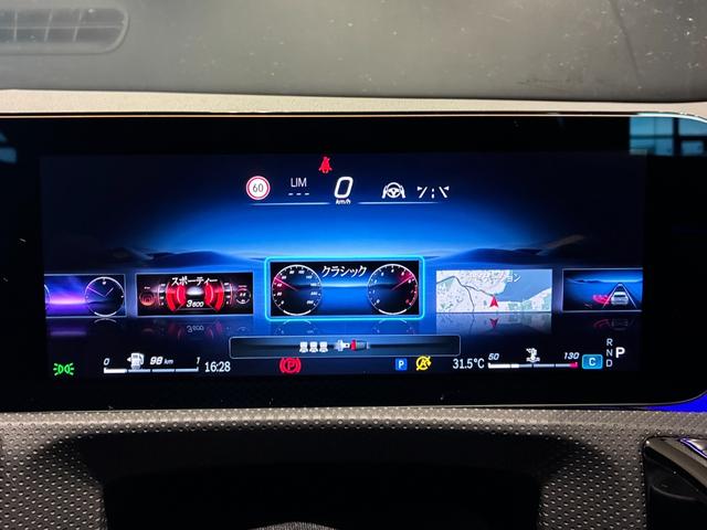 ＣＬＡクラス シューティングブレーク ＣＬＡ２００ｄシューティングブレークアーバンスターズ　本革シート（レッドペッパーブラック）　マルチビームＬＥＤヘッドライト　３６０°カメラシステム　スポーティエンジンサウンド　フットトランクオープナー　１９インチＡＭＧブラックアルミホイール　ＭＢＵＸ（33枚目）
