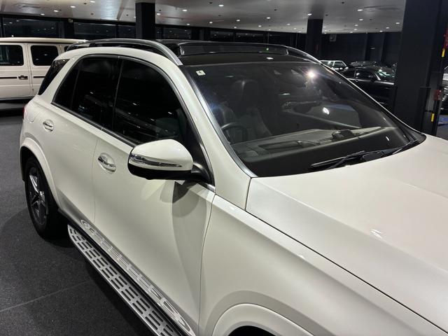 GLE GLE400d 4マチックスポーツ パノラミックスライディングルーフ MBUX 64色アンビエントライト 黒本革シート(23枚目)