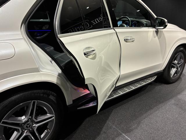 GLE GLE400d 4マチックスポーツ パノラミックスライディングルーフ MBUX 64色アンビエントライト 黒本革シート(25枚目)