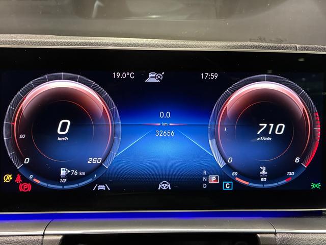 GLE GLE400d 4マチックスポーツ パノラミックスライディングルーフ MBUX 64色アンビエントライト 黒本革シート(33枚目)
