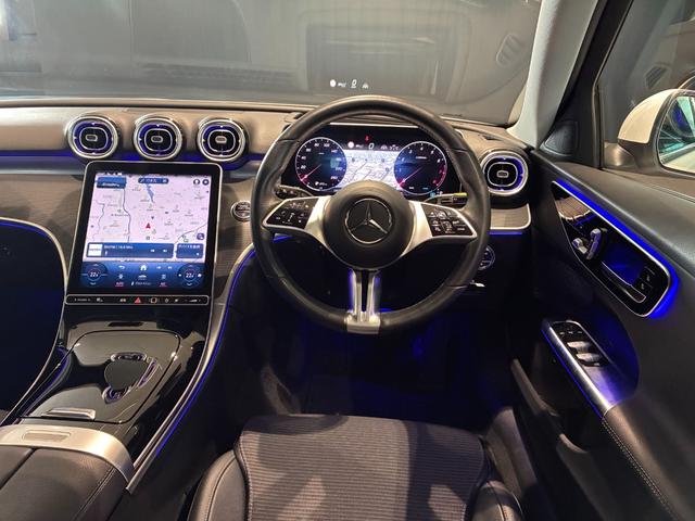 Ｃクラスステーションワゴン Ｃ２００ステーションワゴン　アバンギャルド　ベーシックパッケージ　ヘッドアップディスプレイ　ＭＢＵＸ　ＡＲナビゲーション　３６０°カメラ　アバンギャルドラインエクステリア＆インテリア　１７インチアルミ　前席シートヒーター　アダプティブハイビーム（12枚目）