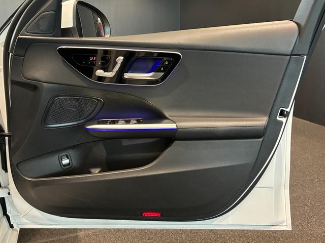 Ｃクラスステーションワゴン Ｃ２００ステーションワゴン　アバンギャルド　ベーシックパッケージ　ヘッドアップディスプレイ　ＭＢＵＸ　ＡＲナビゲーション　３６０°カメラ　アバンギャルドラインエクステリア＆インテリア　１７インチアルミ　前席シートヒーター　アダプティブハイビーム（16枚目）