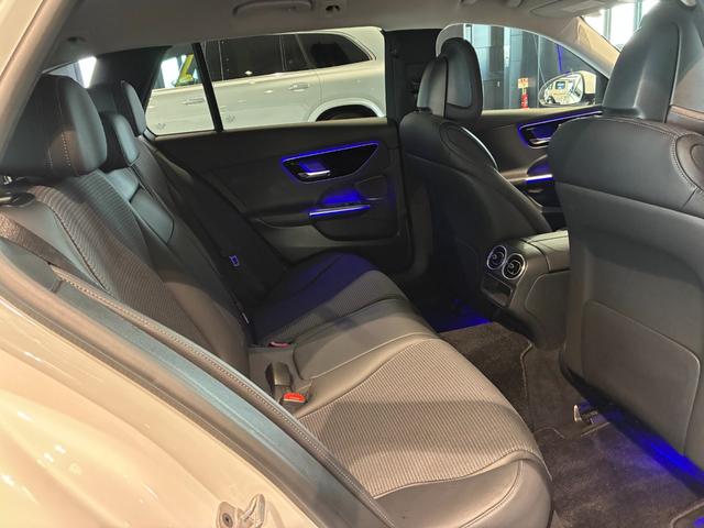 Ｃクラスステーションワゴン Ｃ２００ステーションワゴン　アバンギャルド　ベーシックパッケージ　ヘッドアップディスプレイ　ＭＢＵＸ　ＡＲナビゲーション　３６０°カメラ　アバンギャルドラインエクステリア＆インテリア　１７インチアルミ　前席シートヒーター　アダプティブハイビーム（18枚目）