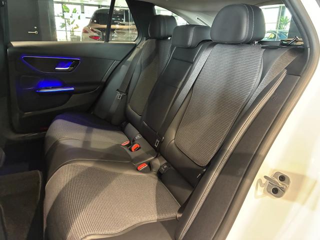Ｃクラスステーションワゴン Ｃ２００ステーションワゴン　アバンギャルド　ベーシックパッケージ　ヘッドアップディスプレイ　ＭＢＵＸ　ＡＲナビゲーション　３６０°カメラ　アバンギャルドラインエクステリア＆インテリア　１７インチアルミ　前席シートヒーター　アダプティブハイビーム（20枚目）