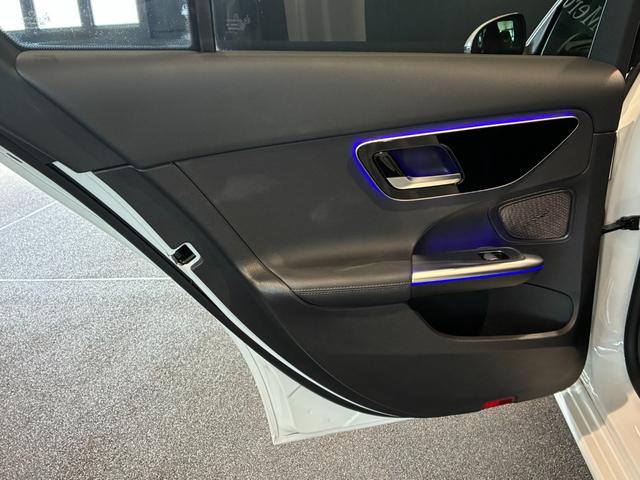 Ｃクラスステーションワゴン Ｃ２００ステーションワゴン　アバンギャルド　ベーシックパッケージ　ヘッドアップディスプレイ　ＭＢＵＸ　ＡＲナビゲーション　３６０°カメラ　アバンギャルドラインエクステリア＆インテリア　１７インチアルミ　前席シートヒーター　アダプティブハイビーム（21枚目）