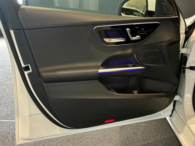 Ｃクラスステーションワゴン Ｃ２００ステーションワゴン　アバンギャルド　ベーシックパッケージ　ヘッドアップディスプレイ　ＭＢＵＸ　ＡＲナビゲーション　３６０°カメラ　アバンギャルドラインエクステリア＆インテリア　１７インチアルミ　前席シートヒーター　アダプティブハイビーム（23枚目）