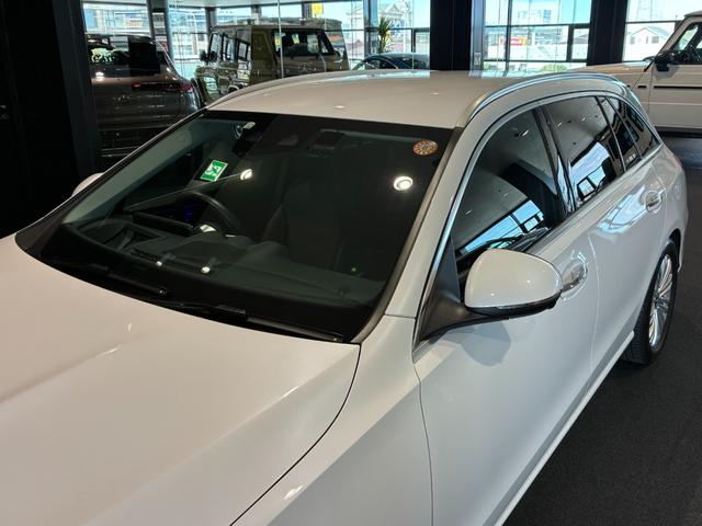 Ｃクラスステーションワゴン Ｃ２００ステーションワゴン　アバンギャルド　ベーシックパッケージ　ヘッドアップディスプレイ　ＭＢＵＸ　ＡＲナビゲーション　３６０°カメラ　アバンギャルドラインエクステリア＆インテリア　１７インチアルミ　前席シートヒーター　アダプティブハイビーム（27枚目）